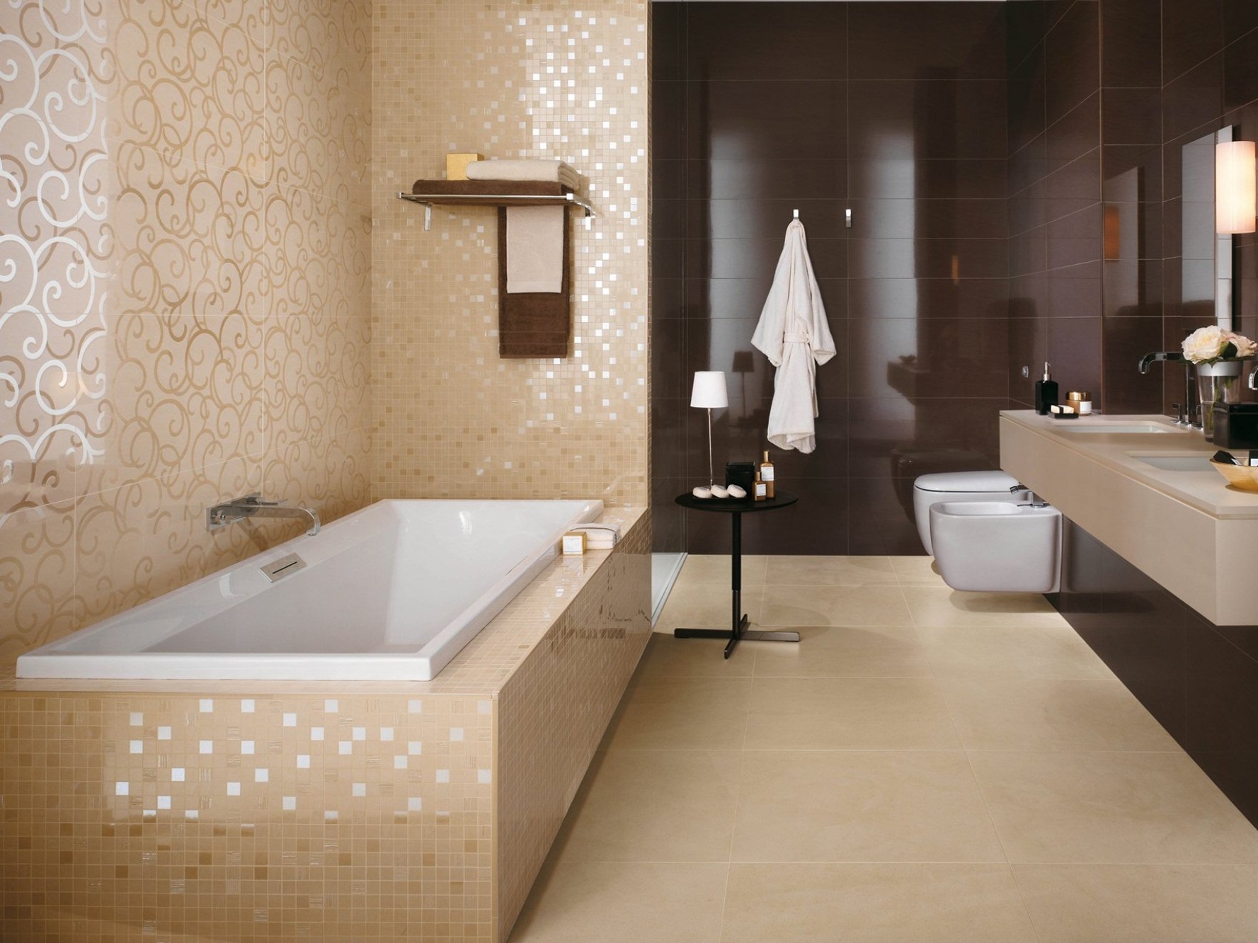 Коричневая мозаика в интерьере ванной